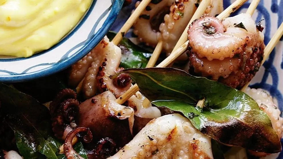Brocheta de pulpo con mayonesa de soja: receta paso a paso