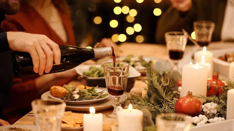 Reserva en Pulper&iacute;as Aurora tu Cena de empresa en Lugo Navidad 2021. Foto: pexels.