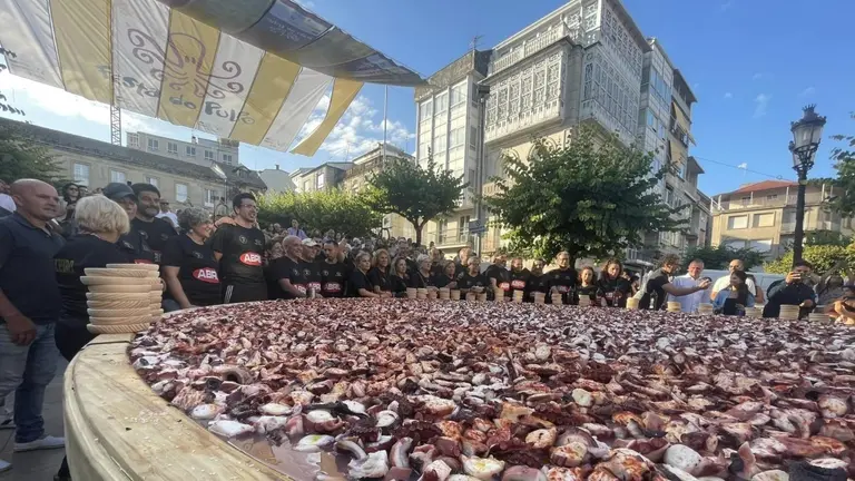 O Carballi&ntilde;o: la tapa de pulpo m&aacute;s grande del mundo 2024. CONCELLO DO CARBALLI&Ntilde;O