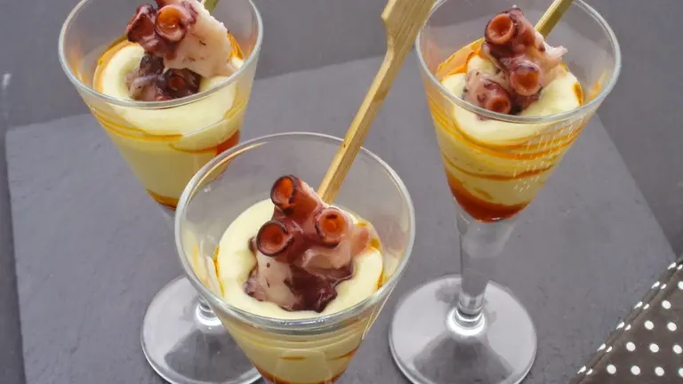 Vasitos de pulpo con crema de patata: El entrante de pulpo ideal para esta Navidad