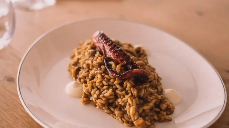 Receta de arroz con pulpo y alcachofas, rica y perfecta para cualquier &eacute;poca del a&ntilde;o