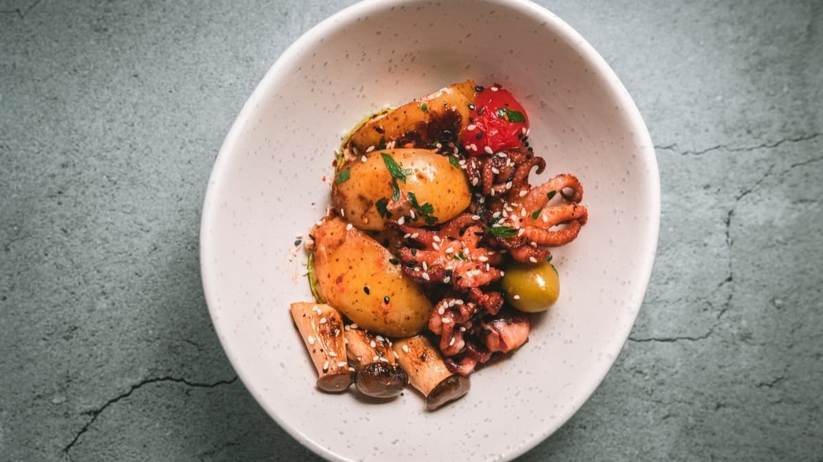Reserva tu comida de Navidad en Pulperías Aurora en Lugo. Foto: unsplash.