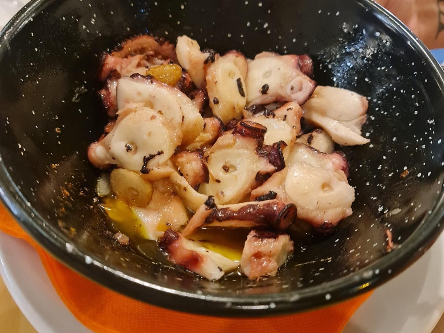 pulpo al ajillo