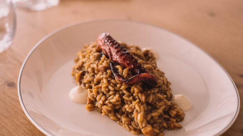 Receta de arroz con pulpo y alcachofas, rica y perfecta para cualquier &eacute;poca del a&ntilde;o